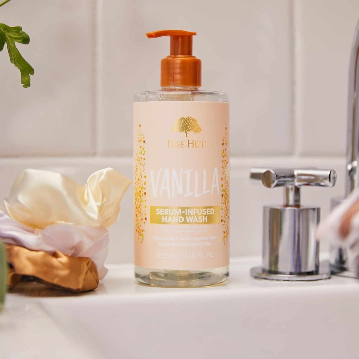 Tree Hut Vanilla Serum-Infused Hydrating Hand Wash